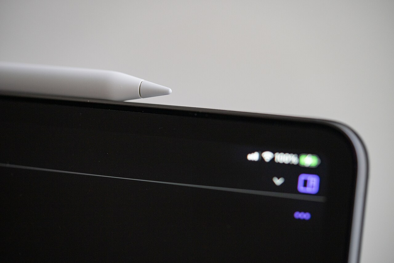 Gebrauchte Tablets: Display, Stift und Ladeanschluss
